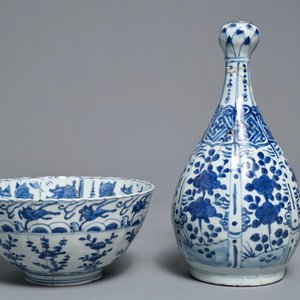 Un bol, un vase et une coupe en porcelaine de Chine bleu et blanc, Wanli — photo 3