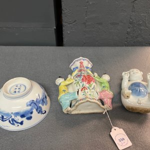 Un bol, une figure d'un garçon et un vase mural en porcelaine de Chine, Kangxi/Qianlong — photo 11