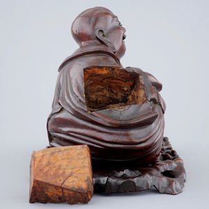 Un bouddha en bois sculpté sur socle, Chine, 19ème — photo 4