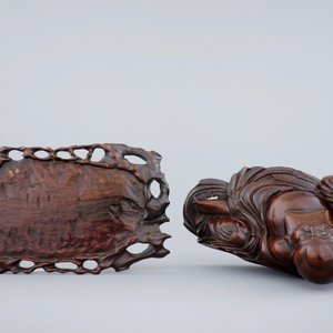 Un bouddha en bois sculpté sur socle, Chine, 19ème — photo 7