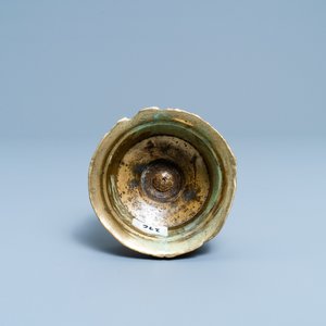 Un bougeoir en bronze, Flandres ou Pays-Bas, 15ème — photo 6