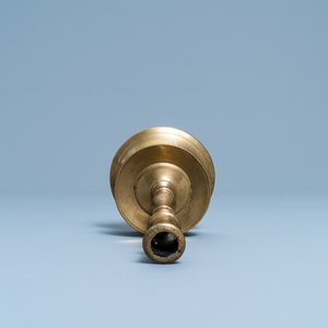 Un bougeoir en bronze, Flandres ou Pays-Bas, 16ème — photo 5