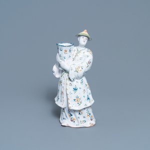 Un bougeoir en forme de chinois en faïence de Lille polychrome, France, 18ème — photo 1