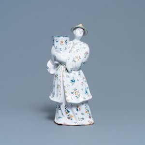 Un bougeoir en forme de chinois en faïence de Lille polychrome, France, 18ème — photo 2
