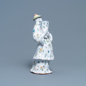 Un bougeoir en forme de chinois en faïence de Lille polychrome, France, 18ème — photo 3