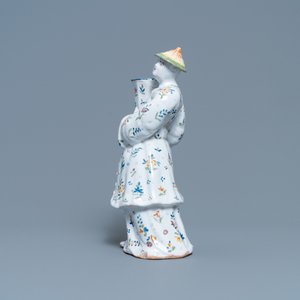 Un bougeoir en forme de chinois en faïence de Lille polychrome, France, 18ème — photo 5