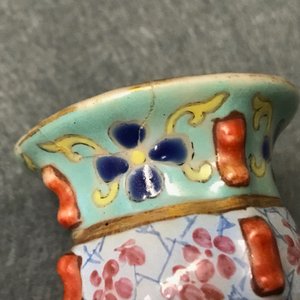 Un bougeoir en forme d'éléphant en porcelaine de Chine famille rose, Jiaqing — photo 9