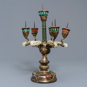 Un bougeoir en jade et argent incrusté de corail et turquoise, Chine ou Tibet, 18/19ème — photo 3