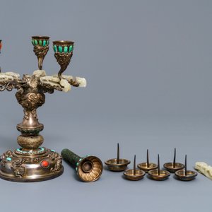 Un bougeoir en jade et argent incrusté de corail et turquoise, Chine ou Tibet, 18/19ème — photo 8