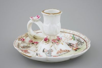 Un bougeoir en porcelaine de Chine famille rose, Yongzheng/Qianlong, 18ème