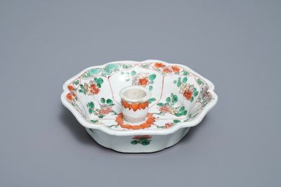 Un bougeoir en porcelaine de Chine famille verte, Kangxi