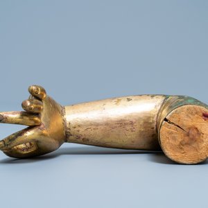 Un bras de bouddha en bronze doré et alliage de cuivre, Tibet, Ming — photo 6