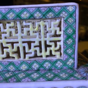 Un brûle-parfum couvert ajoué en biscuit émaillé vert, Chine, 19ème — photo 16