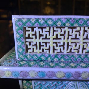 Un brûle-parfum couvert ajoué en biscuit émaillé vert, Chine, 19ème — photo 21