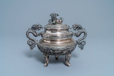 Un brûle-parfum couvert en argent, Chine, 19/20ème