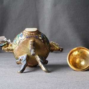 Un brûle-parfum couvert en argent doré et émaillé, incrusté de jade, Chine, République, 20ème — photo 9