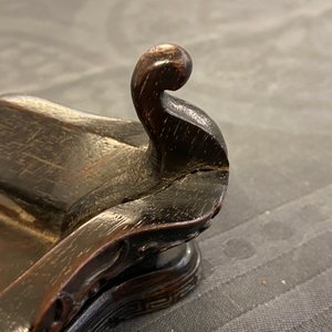 Un brûle-parfum couvert en bronze à inscription en Farsi pour le marché islamique, marque de Xuande, Qing — photo 24
