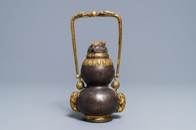 Un brûle-parfum couvert en bronze partiellement doré, Chine, marque de Kangxi, Qing