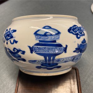 Un brûle-parfum couvert en porcelaine de Chine en bleu et blanc, Kangxi — photo 13