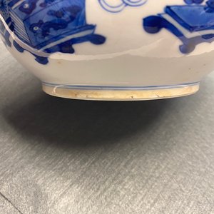 Un brûle-parfum couvert en porcelaine de Chine en bleu et blanc, Kangxi — photo 9