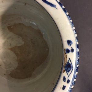 Un brûle-parfum cylindrique en porcelaine de Chine bleu et blanc, Ming, Wanli — photo 10