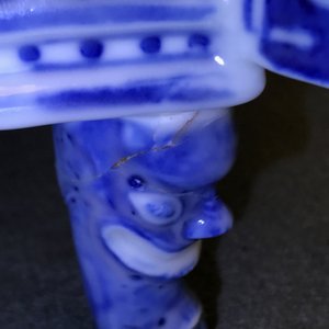 Un brûle-parfum de type ding en porcelaine de Chine bleu et blanc, 18/19ème — photo 11