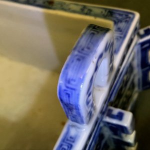 Un brûle-parfum de type ding en porcelaine de Chine bleu et blanc, 18/19ème — photo 15
