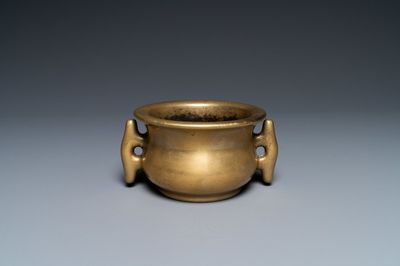 Un brûle-parfum de type 'yilu' en bronze, marque de Xuande, Chine, 17ème
