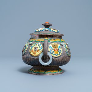 Un brûle-parfum en argent émaillé à décor de la Révolution Culturelle, Chine, 20ème — photo 3