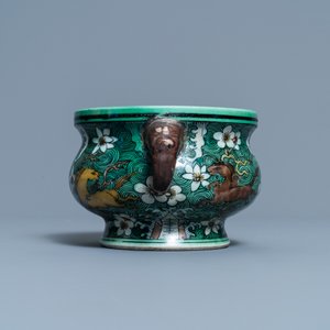 Un brûle-parfum en biscuit émaillé vert, marque de Jiajing, Chine, 18/19ème — photo 3