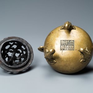 Un brûle-parfum en bronze aux anses et pieds en forme d'éléphants, Chine, marque et époque de Qianlong — photo 8