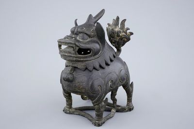 Un brûle-parfum en bronze en forme de Qilin, Chine, fin de la Dynastie Ming