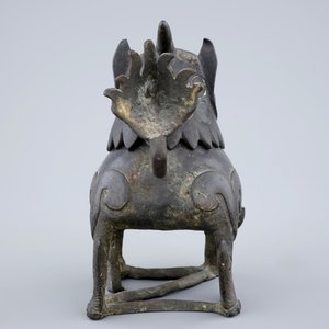 Un brûle-parfum en bronze en forme de Qilin, Chine, fin de la Dynastie Ming — photo 4