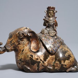 Un brûle-parfum en bronze en forme d'éléphant, Ming — photo 2