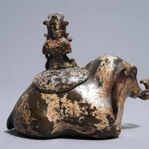 Un brûle-parfum en bronze en forme d'éléphant, Ming — photo 4