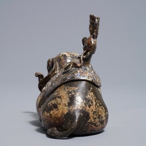 Un brûle-parfum en bronze en forme d'éléphant, Ming — photo 5