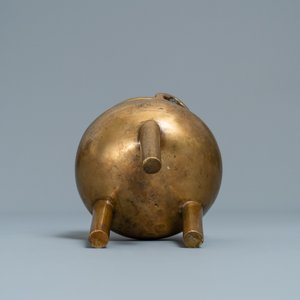 Un brûle-parfum en bronze incrusté d'argent, marque Shi Shou, Chine, 19ème — photo 7