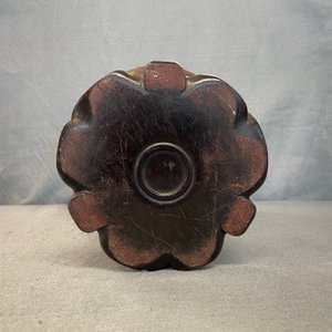 Un brûle-parfum en bronze incrusté sur socle en bois, Chine, Ming — photo 11