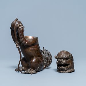 Un brûle-parfum en bronze laqué en forme de lion bouddhiste, Chine, Ming — photo 7