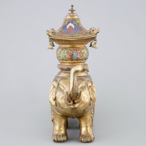 Un brûle-parfum en cloisonné chinois en forme d'éléphant, 19/20ème — photo 4