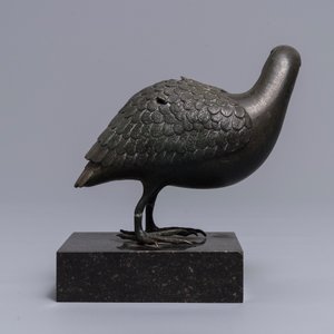 Un brûle-parfum en forme de caille en bronze, signé Kamejo, Japon, Edo, 18ème — photo 4