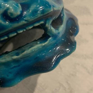 Un brûle-parfum en forme de luduan en porcelaine de Chine turquoise monochrome, 19ème — photo 12