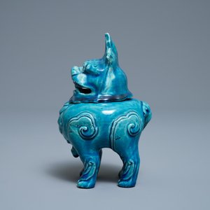 Un brûle-parfum en forme de luduan en porcelaine de Chine turquoise monochrome, 19ème — photo 5