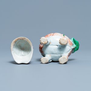 Un brûle-parfum en forme de luduan en porcelaine de Chine wucai, époque Transition — photo 7