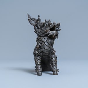 Un brûle-parfum en forme de qilin en bronze, Chine, Ming — photo 3