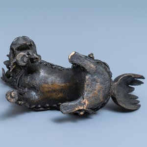 Un brûle-parfum en forme de qilin en bronze, Chine, Ming — photo 7