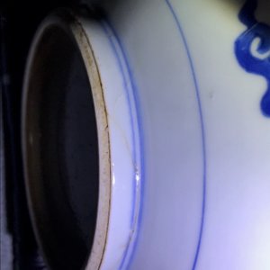 Un brûle-parfum en porcelaine de Chine bleu, blanc et rouge à décor de dragons, Kangxi — photo 16