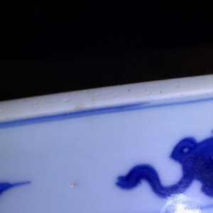 Un brûle-parfum en porcelaine de Chine bleu et blanc à décor d'antiquités, Kangxi — photo 18