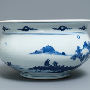 Un brûle-parfum en porcelaine de Chine bleu et blanc à décor de figures dans un paysage, Kangxi — photo 2