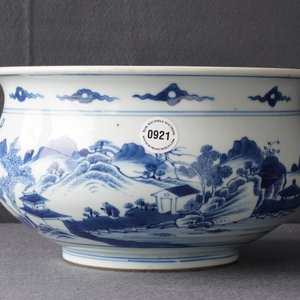 Un brûle-parfum en porcelaine de Chine bleu et blanc à décor de figures dans un paysage, Kangxi — photo 8